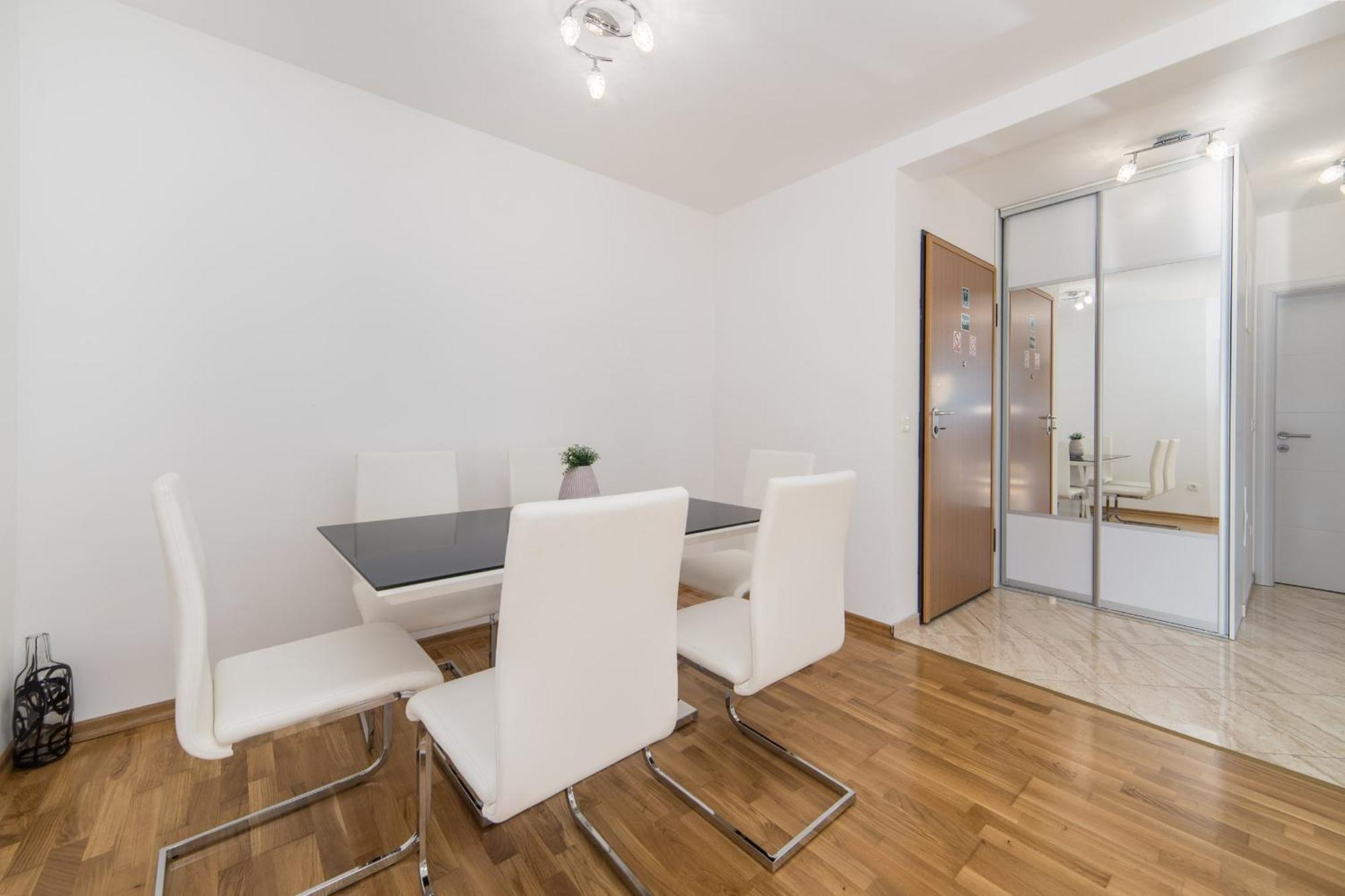 Apartments Crystal Makarska Bilik gambar