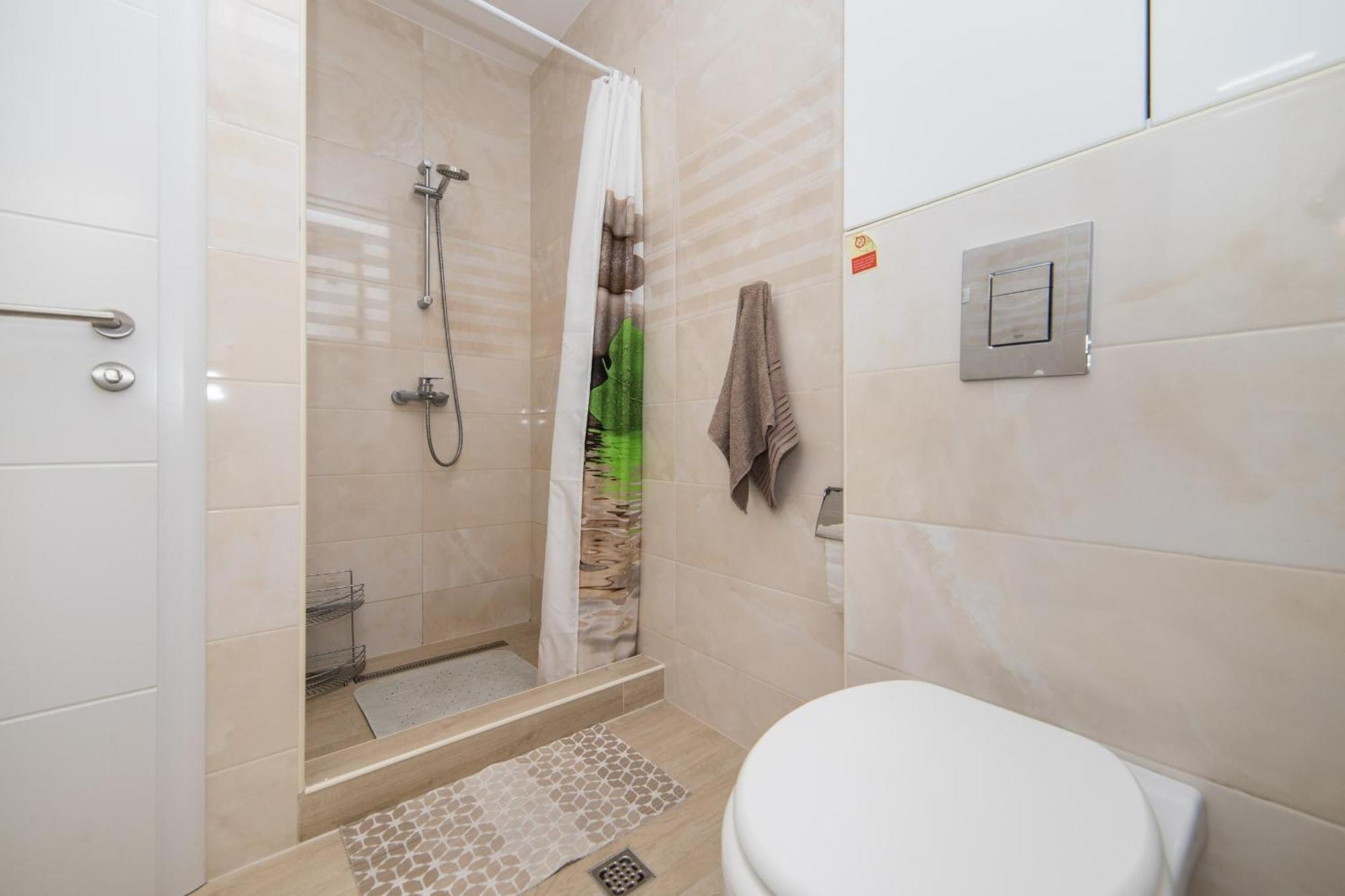 Apartments Crystal Makarska Bilik gambar