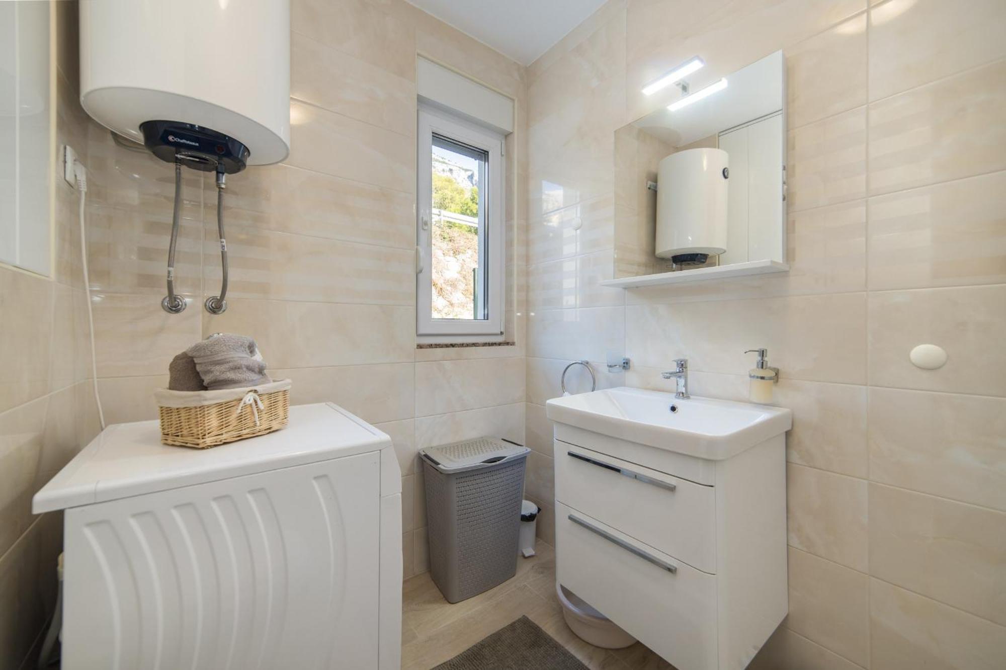 Apartments Crystal Makarska Bilik gambar