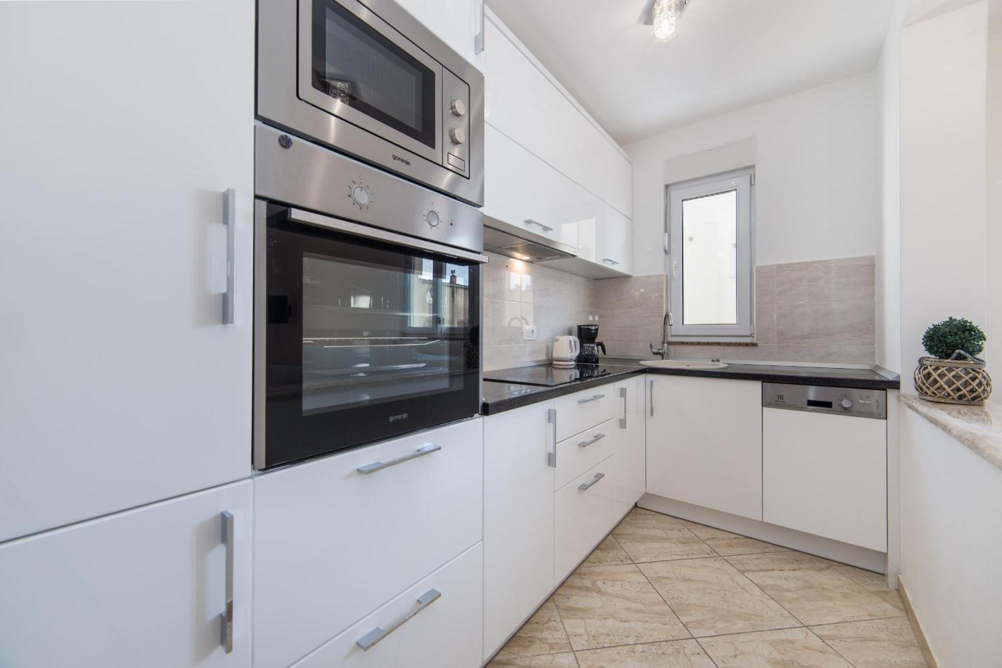 Apartments Crystal Makarska Bilik gambar