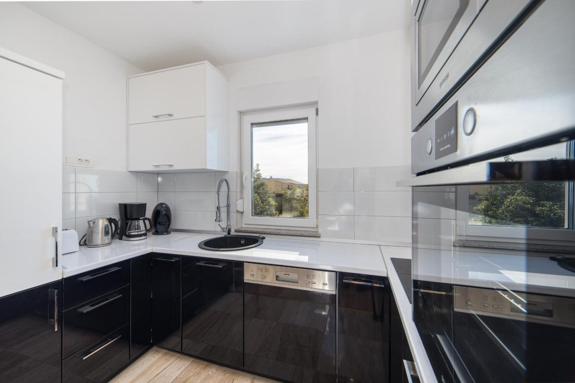 Apartments Crystal Makarska Bilik gambar