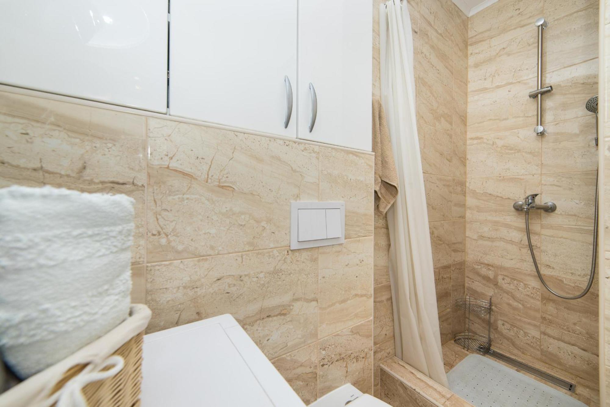 Apartments Crystal Makarska Bilik gambar
