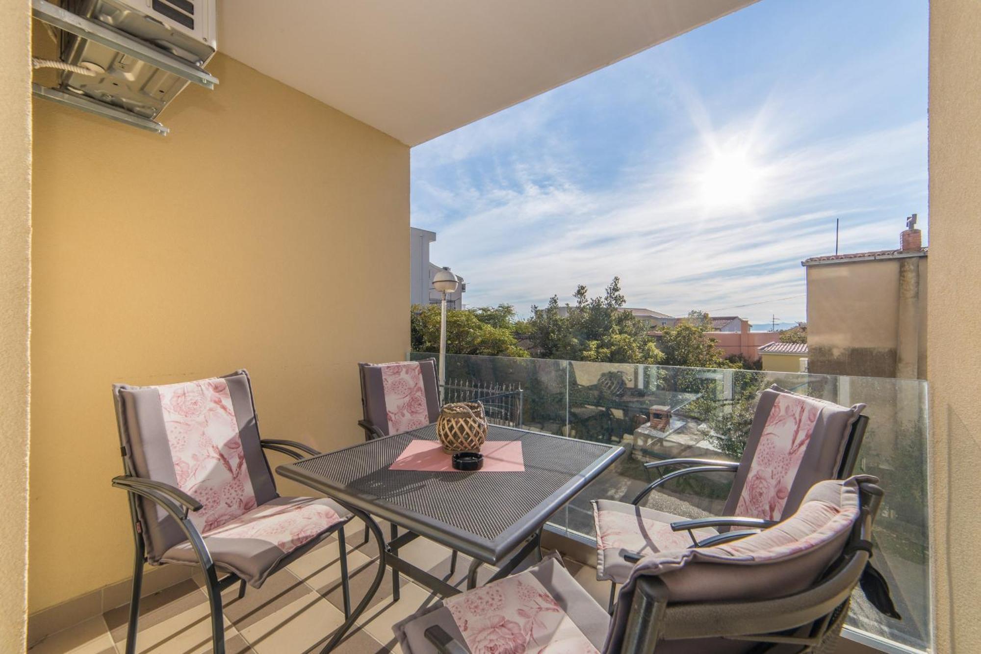 Apartments Crystal Makarska Bilik gambar