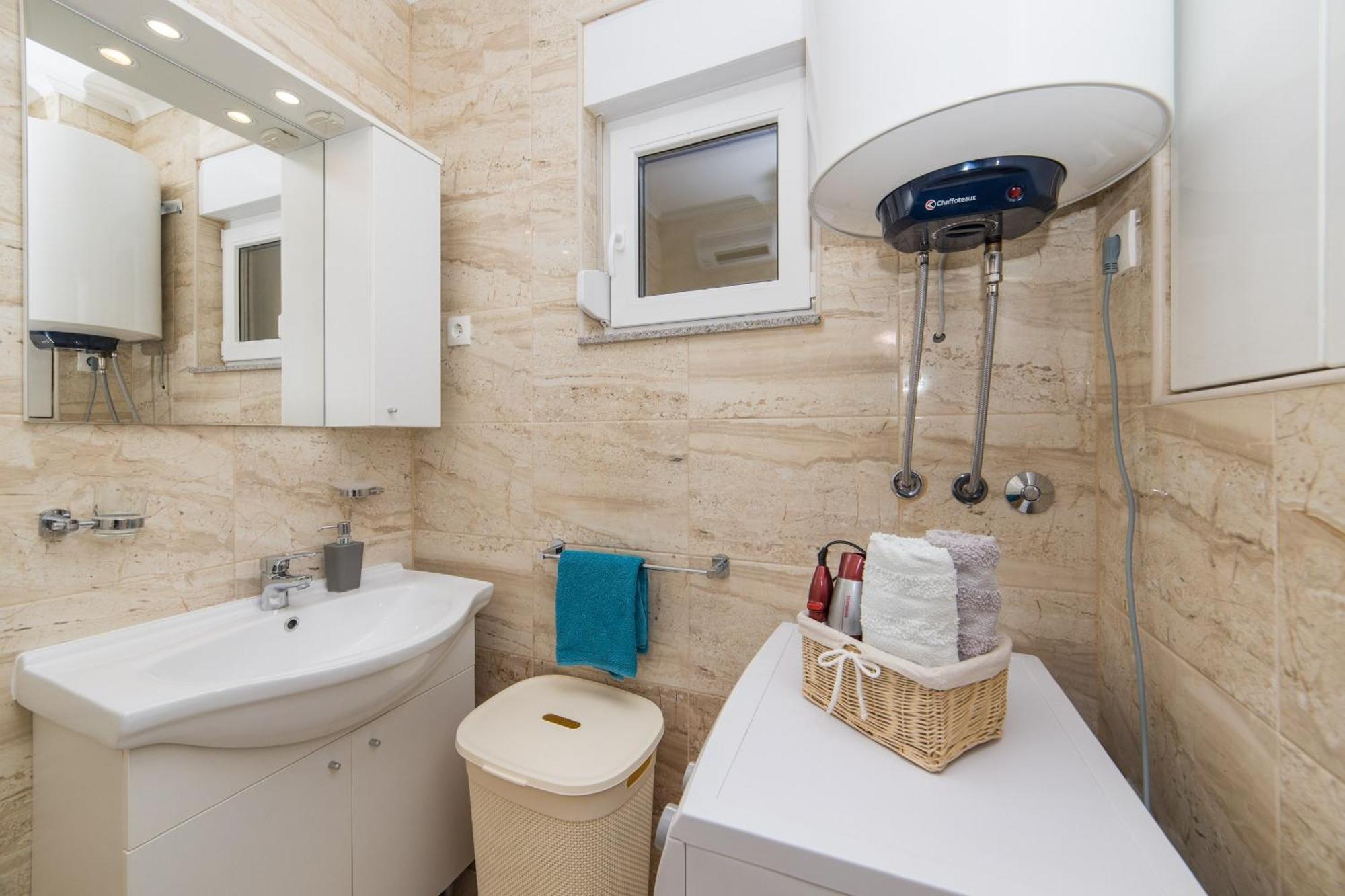 Apartments Crystal Makarska Bilik gambar