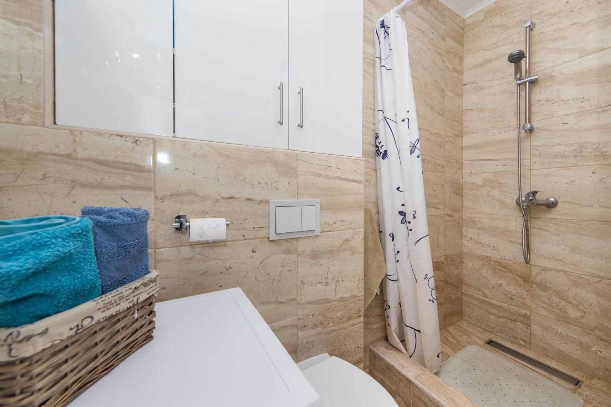 Apartments Crystal Makarska Bilik gambar