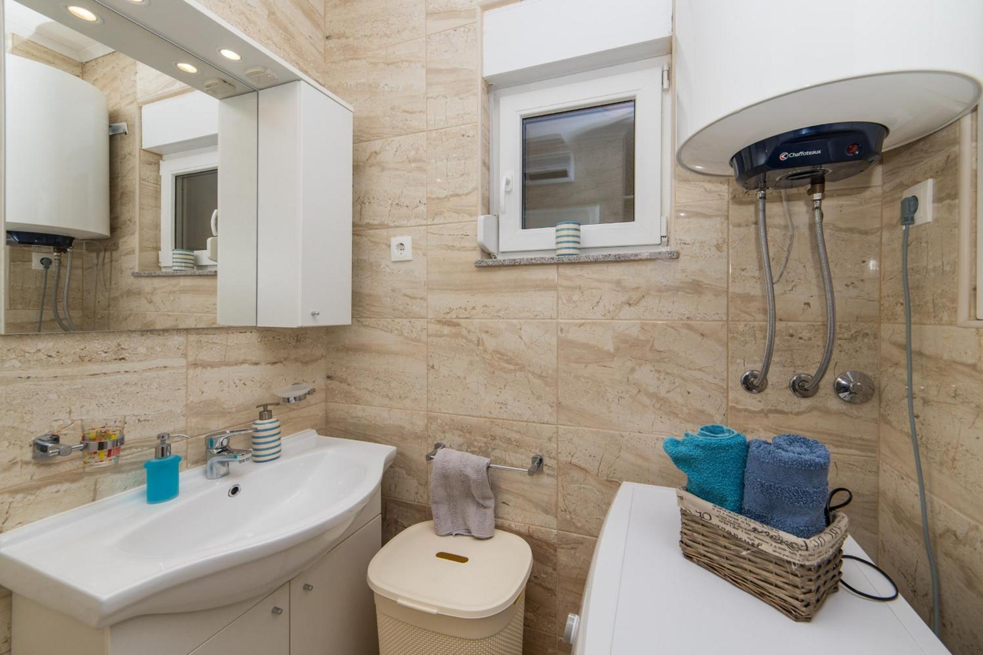 Apartments Crystal Makarska Bilik gambar